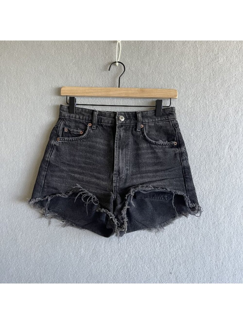Zara High-Waisted Black Denim Cutoff Shorts With Frayed Hem Size 2